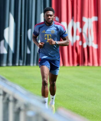 16.07.2026, FC Bayern Training , Saebenerstrasse Muenchen, Fussball, im Bild: Alphons Davies (FC Bayern Muenchen) *** July 16, 2026, FC Bayern Training, Saebenerstrasse, Munich, Soccer, Sports, Pictured: Alphons Davies, FC Bayern Munich