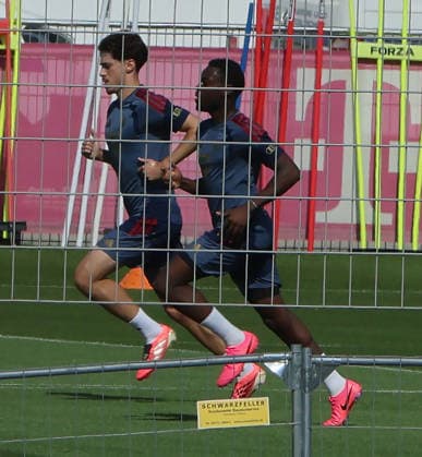16.07.2026, FC Bayern Training , Saebenerstrasse Muenchen, Fussball, im Bild: David Santos Deibel (FCB) und Noel Aseko (FCB) *** July 16, 2026, FC Bayern Training, Saebenerstrasse, Munich, Soccer, Sports, Pictured: David Santos Deibel (FCB) and Noel Aseko (FCB)