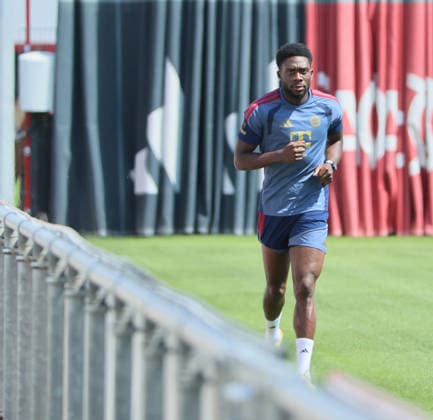 16.07.2026, FC Bayern Training , Saebenerstrasse Muenchen, Fussball, im Bild: Alphons Davies (FC Bayern Muenchen) *** July 16, 2026, FC Bayern Training, Saebenerstrasse, Munich, Soccer, Sports, Pictured: Alphons Davies, FC Bayern Munich