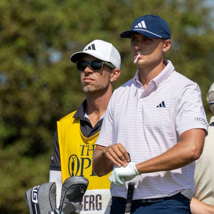 SOUTHPORT, ENGLAND 20260716 Ludvig Aberg under tävlingens första dag pa The Open Championship pa Royal Birkdale Golf Club. Här med sin caddie Joe Skovron pa det andra halet x1019x *** SOUTHPORT, ENGLAND, July 16, 2026 Ludvig Aberg on the first day of competition at The Open Championship at Royal Birkdale Golf Club. Pictured here with his caddie, Joe Skovron, on the second hole x1019x  Copyright: xChristerxHöglund TTx OPEN CHAMPIONSHIP 2026