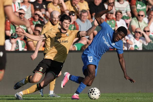 RFS vs Glentoran FC Soccer, RÄ«ga, Latvia, 16.07.2026, football, soccer Zeno Ibsen Rossi of Glentoran and Rostand Ndjiki of RFS in action during the UEFA Europa Conference League qualifying round game between Latvia™s FK RFS and Northern Ireland™s Glentoran FC in Riga, Latvia 16.07.2026. Photo: Roman Koksarov (RKF) RÄ«ga Latvia Copyright: xRomanxKoksarovx RKV09514.JPG