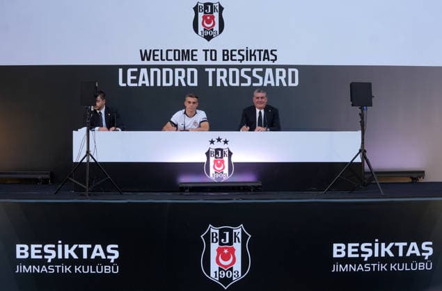 Belgian winger Leandro Trossard officially joins Besiktas from Arsenal ISTANBUL, TURKIYE - JULY 16: Belgian winger Leandro Trossard, who signed a 3+1 year contract with Besiktas from English club Arsenal, signs his contract during a signing ceremony held with fans in Istanbul, Turkiye on July 16, 2026. Besiktas Club President Serdal Adali (R) also attended the signing ceremony. Islam Yakut Anadolu Istanbul Turkey. Editorial use only. Please get in touch for any other usage.  Copyright: x2026xAnadoluxIslamxYakutx