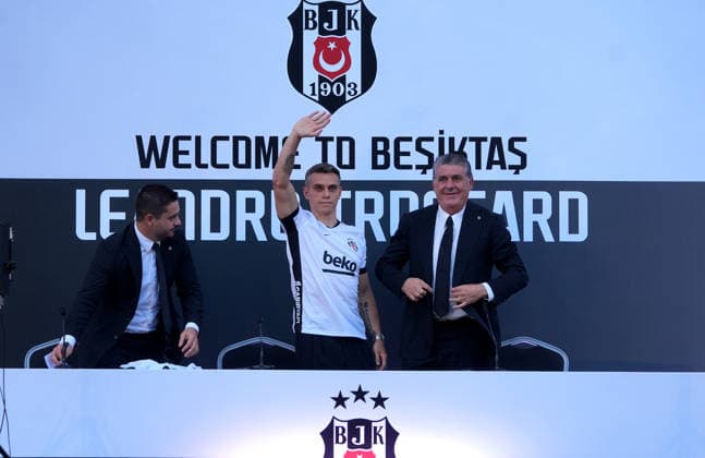 Belgian winger Leandro Trossard officially joins Besiktas from Arsenal ISTANBUL, TURKIYE - JULY 16: Belgian winger Leandro Trossard, who signed a 3+1 year contract with Besiktas from English club Arsenal, signs his contract during a signing ceremony held with fans in Istanbul, Turkiye on July 16, 2026. Besiktas Club President Serdal Adali (R) also attended the signing ceremony. Islam Yakut Anadolu Istanbul Turkey. Editorial use only. Please get in touch for any other usage.  Copyright: x2026xAnadoluxIslamxYakutx