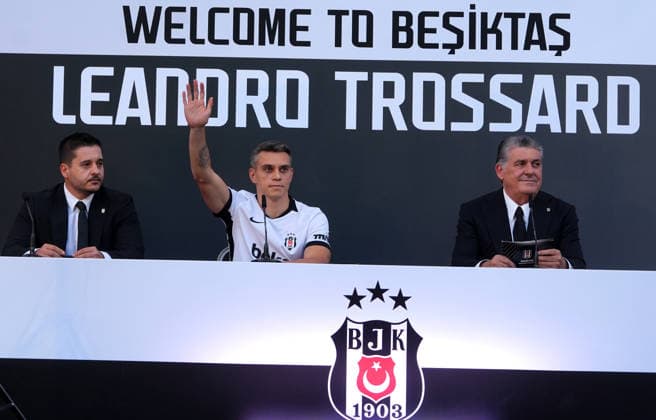 Belgian winger Leandro Trossard officially joins Besiktas from Arsenal ISTANBUL, TURKIYE - JULY 16: Belgian winger Leandro Trossard, who signed a 3+1 year contract with Besiktas from English club Arsenal, signs his contract during a signing ceremony held with fans in Istanbul, Turkiye on July 16, 2026. Besiktas Club President Serdal Adali (R) also attended the signing ceremony. Islam Yakut Anadolu Istanbul Turkey. Editorial use only. Please get in touch for any other usage.  Copyright: x2026xAnadoluxIslamxYakutx