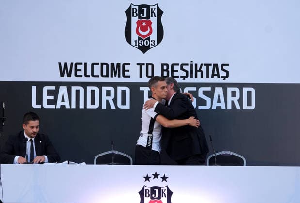 Belgian winger Leandro Trossard officially joins Besiktas from Arsenal ISTANBUL, TURKIYE - JULY 16: Belgian winger Leandro Trossard, who signed a 3+1 year contract with Besiktas from English club Arsenal, signs his contract during a signing ceremony held with fans in Istanbul, Turkiye on July 16, 2026. Besiktas Club President Serdal Adali (R) also attended the signing ceremony. Islam Yakut Anadolu Istanbul Turkey. Editorial use only. Please get in touch for any other usage.  Copyright: x2026xAnadoluxIslamxYakutx