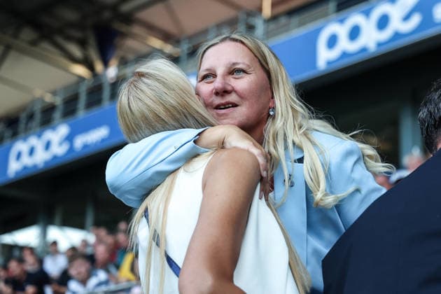 Fussball, 3.Liga Saison 2026 2027 Außerordentliche Mitgliederversammlung MSV Duisburg 16.07.2026, schauinsland-reisen-arena Gratulation in den riehen der Teams Duisburg schauinsland-reisen-arena Nordrhein-Westfalen Deutschland *** Sports, Soccer, 3rd Division, 2026–2027 Season; MSV Duisburg Extraordinary General Meeting, July 16, 2026, Schauinsland Reisen Arena; Congratulations to the Duisburg teams at the Schauinsland Reisen Arena, North Rhine-Westphalia, Germany