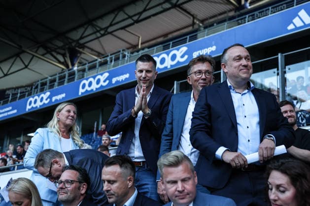 Fussball, 3.Liga Saison 2026 2027 Außerordentliche Mitgliederversammlung MSV Duisburg 16.07.2026, schauinsland-reisen-arena Das Team Verantwortung und Dirk Broska gewinnt die Vorstandswahlen beim MSV Duisburg Duisburg schauinsland-reisen-arena Nordrhein-Westfalen Deutschland *** Sports, Soccer, 3rd Division Season 2026–2027 Extraordinary General Meeting of MSV Duisburg, July 16, 2026, Schauinsland Reisen Arena: The Team and Dirk Broska Win the Board Elections at MSV Duisburg, Duisburg, Schauinsland Reisen Arena, North Rhine-Westphalia, Germany