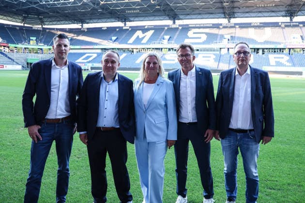 Fussball, 3.Liga Saison 2026 2027 Außerordentliche Mitgliederversammlung MSV Duisburg 16.07.2026, schauinsland-reisen-arena Das Team Verantwortung gewinnt die Vorstandswahlen beim MSV Duisburg vL: Thorsten Immel, Dirk Broska, Veronika Henschel-Grontzki, Ralf Raddue, Dirk Recke Duisburg schauinsland-reisen-arena Nordrhein-Westfalen Deutschland *** Sports, Soccer, 3rd Division Season 2026–2027 Extraordinary General Meeting of MSV Duisburg, July 16, 2026, schauinsland reisen arena The Responsibility team wins the board elections at MSV Duisburg (from left): Thorsten Immel, Dirk Broska, Veronika Henschel Grontzki, Ralf Raddue, Dirk Recke; Duisburg, Schauinsland Reisen Arena, North Rhine-Westphalia, Germany