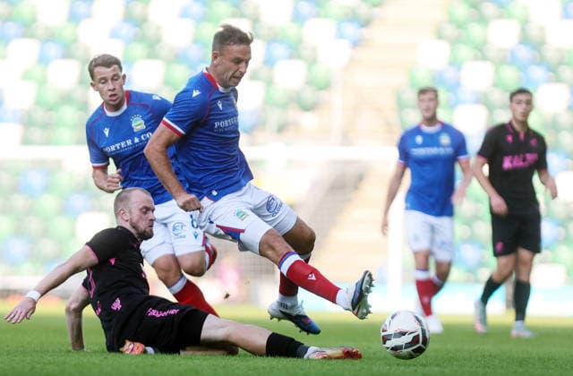 UEFA Europa Conference League First Qualifying Round Second Leg, Windsor Park, Belfast 16 7 2026 Linfield vs Nomme Kalju Linfield™s Matthew Fitzpatrick with Kalju™s Maksim Podholjuzin Matthew Fitzpatrick with Maksim Podholjuzin 16 7 2026  Copyright: xx 160726JP3football009