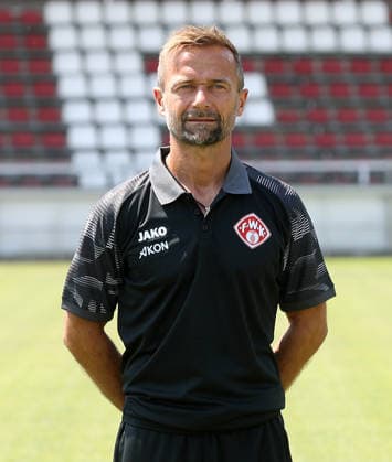 FC Würzburger Kickers; 3.Liga, Porträttermin 2026 2027, Trainer Michael Schiele (FC Würzburger Kickers); 3.Liga, Porträttermin 2026 2027 Würzburg AKON ARENA Bayern Deutschland *** FC Würzburger Kickers, 3rd Division, Photo Shoot 2026–2027, Team Photo with Coach Michael Schiele, FC Würzburger Kickers, 3rd Division, Photo Shoot 2026–2027, Würzburg, AKON ARENA, Bavaria, Germany