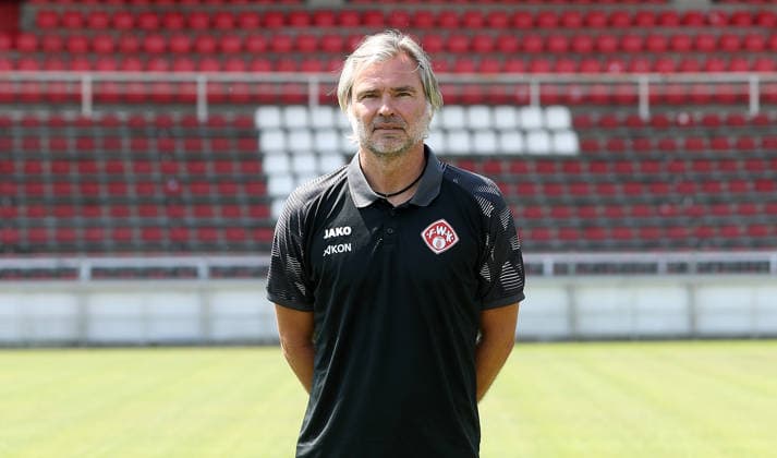 FC Würzburger Kickers; 3.Liga, Porträttermin 2026 2027, Co-Trainer Matthias Lust (FC Würzburger Kickers); 3.Liga, Porträttermin 2026 2027 Würzburg AKON ARENA Bayern Deutschland *** FC Würzburger Kickers, 3rd Division, Photo Shoot 2026–2027, Team Photo with Assistant Coach Matthias Lust, FC Würzburger Kickers, 3rd Division, Photo Shoot 2026–2027, Würzburg, AKON ARENA, Bavaria, Germany