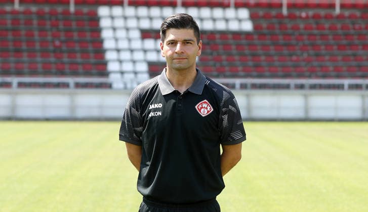FC Würzburger Kickers; 3.Liga, Porträttermin 2026 2027, Dr. Yama Kamawal (FC Würzburger Kickers); 3.Liga, Porträttermin 2026 2027 Würzburg AKON ARENA Bayern Deutschland *** FC Würzburger Kickers, 3rd Division, Photo Shoot 2026–2027, Team Photo: Dr. Yama Kamawal, FC Würzburger Kickers, 3rd Division, Photo Shoot 2026–2027, Würzburg, AKON ARENA, Bavaria, Germany