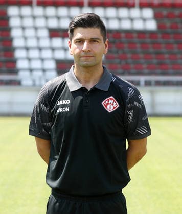 FC Würzburger Kickers; 3.Liga, Porträttermin 2026 2027, Dr. Yama Kamawal (FC Würzburger Kickers); 3.Liga, Porträttermin 2026 2027 Würzburg AKON ARENA Bayern Deutschland *** FC Würzburger Kickers, 3rd Division, Photo Shoot 2026–2027, Team Photo: Dr. Yama Kamawal, FC Würzburger Kickers, 3rd Division, Photo Shoot 2026–2027, Würzburg, AKON ARENA, Bavaria, Germany