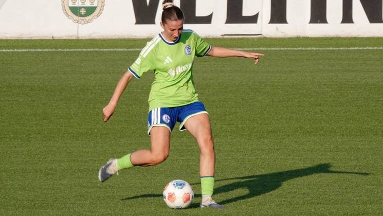 Fußball Frauen Testspiel Begegnung Schalke 04 gegen Borussia Mönchengladbach ** NUR FÜR REDAKTIONELLE ZWECKE ** EDITORIAL USE ONLY **<p>FC-Spielerin Demi Victoria Pagel am Donnerstag, 16.07.2026 in der Fußball Frauen Testspiel Begegnung Schalke 04 (grün) gegen Borussia Mönchengladbach auf dem Rasenplatz 7 am Parkstadion in Gelsenkirchen. Deutschland NRW Gelsenkirchen Copyright: MichaelxKorte *** Women s Soccer Friendly Match: Schalke 04 vs. Borussia Mönchengladbach ** FOR EDITORIAL PURPOSES ONLY ** EDITORIAL USE ONLY ** p FC player Demi Victoria Pagel on Thursday, July 16, 2026, during the women s soccer friendly match between Schalke 04 (in green) and Borussia Mönchengladbach on Field 7 at the Parkstadion in Gelsenkirchen, Germany (North Rhine-Westphalia), Gelsenkirchen. Copyright MichaelxKorte Copyright: MichaelxKorte doc86qv31wf090vt0vyia5 ,EDITORIAL USE ONLY