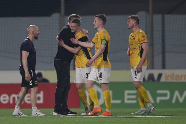 Sigurdur Eyjolfsson (2nd left) head coach of Runavik celebrates qualification with his players after the UEFA Conference League First Qualifying Round, 2nd Leg match between Hamrun Spartans and Runavik at Centenary Stadium, Ta Qali, Malta on 16 July, 2026. Hamrun Spartans v Runavik - UEFA Conference League First Qualifying Round 1st Leg