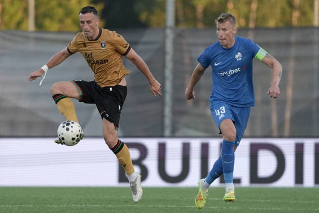 RFS vs Glentoran FC Soccer, RÄ«ga, Latvia, 16.07.2026, football, soccer Aaron McEneff of Glentoran and Ziga Lipuscek of RFC in action during the UEFA Europa Conference League qualifying round game between Latvia™s FK RFS and Northern Ireland™s Glentoran FC in Riga, Latvia 16.07.2026. Photo: Roman Koksarov (RKF) RÄ«ga Latvia Copyright: xRomanxKoksarovx RKV09963.JPG