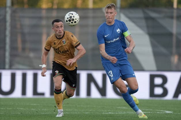 RFS vs Glentoran FC Soccer, RÄ«ga, Latvia, 16.07.2026, football, soccer Aaron McEneff of Glentoran and Ziga Lipuscek of RFC in action during the UEFA Europa Conference League qualifying round game between Latvia™s FK RFS and Northern Ireland™s Glentoran FC in Riga, Latvia 16.07.2026. Photo: Roman Koksarov (RKF) RÄ«ga Latvia Copyright: xRomanxKoksarovx RKV09963.JPG