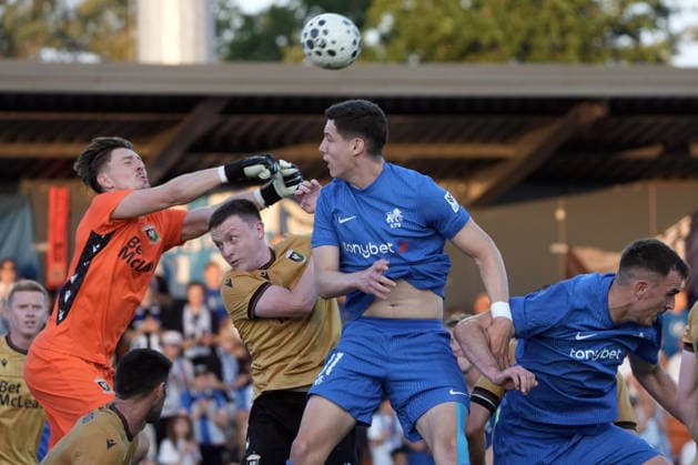 RFS vs Glentoran FC Soccer, RÄ«ga, Latvia, 16.07.2026, football, soccer Goalkeeper Milo Beimers of Glentoran and Gauthier Mankenda of RFC in action during the UEFA Europa Conference League qualifying round game between Latvia™s FK RFS and Northern Ireland™s Glentoran FC in Riga, Latvia 16.07.2026. Photo: Roman Koksarov (RKF) RÄ«ga Latvia Copyright: xRomanxKoksarovx RKV00010.JPG