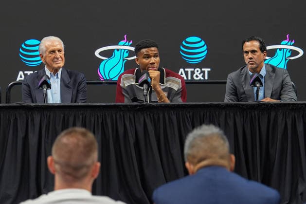 Miami Heat General Manager Pat Riley (L); new Miami Heat player Giannis Antetokounmpo (C); and Miami Heat head coach Erik Spoelstra speak at a press conference, PK, Pressekonferenz in Miami, USA, 16 July 2026. In his first appearance as a Heat player, Antetokounmpo emphasized that he has always had enormous respect for the franchise and the winning mentality it embodies, and he admitted that he needed to step out of his comfort zone to continue improving. The Miami Heat introduce Antetokounmpo and hope to pair him with LeBron James !ACHTUNG: NUR REDAKTIONELLE NUTZUNG!  Copyright: xBOALx AME9912 20260716-55020916424_1