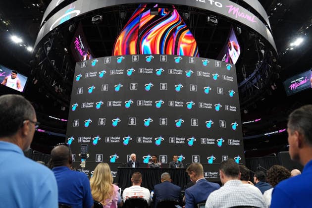 Miami Heat General Manager Pat Riley (C-L); new Miami Heat player Giannis Antetokounmpo (C); and Miami Heat head coach Erik Spoelstra speak at a press conference, PK, Pressekonferenz in Miami, USA, 16 July 2026. In his first appearance as a Heat player, Antetokounmpo emphasized that he has always had enormous respect for the franchise and the winning mentality it embodies, and he admitted that he needed to step out of his comfort zone to continue improving. The Miami Heat introduce Antetokounmpo and hope to pair him with LeBron James !ACHTUNG: NUR REDAKTIONELLE NUTZUNG!  Copyright: xAlbertoxBoalx AME9920 20260716-55020916425_1