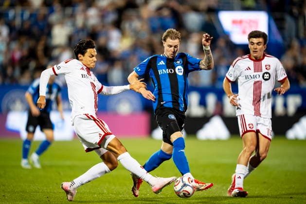 July 16, 2026, Montreal, Pq, Canada: CF Montreal s Dawid Bugaj (centre) is defended by Toronto FC s Daniel Salloi (left) and Alonso Coello (14) during second half MLS, Fussball Herren, USA soccer action, in Montreal on Thursday, July 16, 2026. Canada News - July 16, 2026  - ZUMAc35_ 20260716_zaf_c35_146 Copyright: xChristopherxKatsarovx