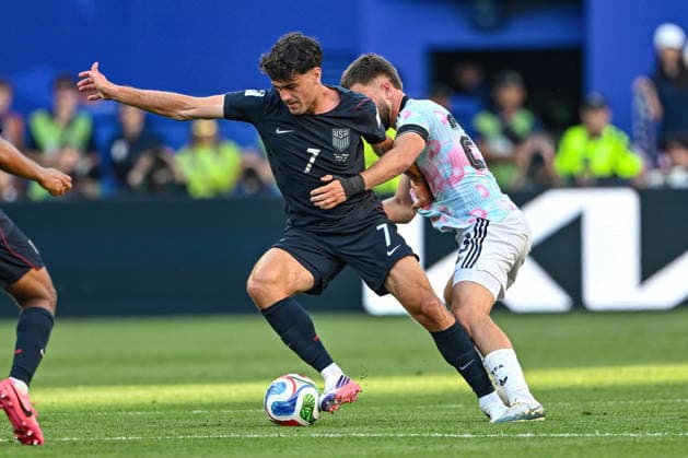 FIFA World Cup, WM, Weltmeisterschaft, Fussball 2026: JUL 06 USA Vs Belgium July 06, 2026: United States of America midfielder Giovanni Reyna (7) with the ball as Belgium midfielder Nicolas Raskin (23) defends during the FIFA World Cup knockout round of 16 match between USA and Belgium in Seattle, WA. Belgium defeated USA 4-1 to advance to the quarter finals. Steve Faber CSM (Credit Image: Â Steve Faber Cal Media) Seattle Washington United States EDITORIAL USE ONLY Copyright: xx ZUMA-20260706_zma_c04_064.jpg StevexFaberx csmphotothree503004