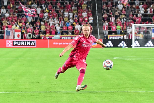 ST. LOUIS, MO - JULY 16: Tomas Totland (14) of the St. Louis CITY SC starts his kick as he takes a shot towards the goal during the MLS, Fussball Herren, USA regular season match where St. Louis CITY SC hosted Sporting Kansas City on Thursday July 16th, 2026, at Energizer Park in St. Louis City, MO. (Photo by Rick Ulreich Icon Sportswire) SOCCER: JUL 16 MLS St. Louis CITY SC vs Sporting Kansas City EDITORIAL USE ONLY Icon26071623