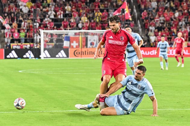 ST. LOUIS, MO - JULY 16: Or Blorian (5) of the Sporting Kansas City slide tackles Eduard Lowen (10) of the St. Louis CITY SC after clearing the ball away during the MLS, Fussball Herren, USA regular season match where St. Louis CITY SC hosted Sporting Kansas City on Thursday July 16th, 2026, at Energizer Park in St. Louis City, MO. (Photo by Rick Ulreich Icon Sportswire) SOCCER: JUL 16 MLS St. Louis CITY SC vs Sporting Kansas City EDITORIAL USE ONLY Icon26071634