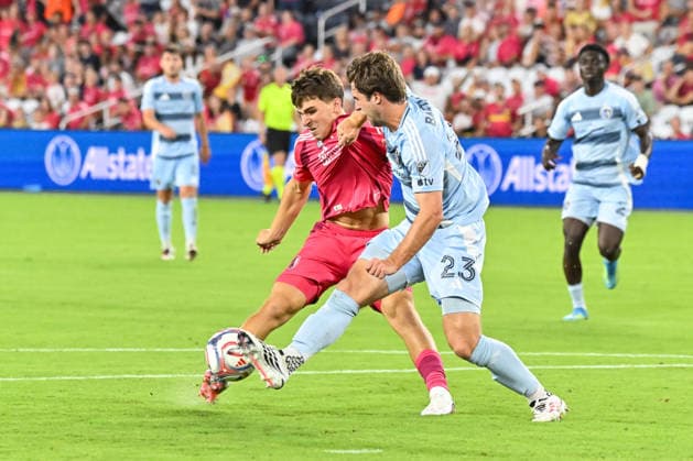 ST. LOUIS, MO - JULY 16: Ethan Bartlow (23) of the Sporting Kansas City blocks the shot attempt by Palmer Ault (29) of the St. Louis CITY SC during the MLS, Fussball Herren, USA regular season match where St. Louis CITY SC hosted Sporting Kansas City on Thursday July 16th, 2026, at Energizer Park in St. Louis City, MO. (Photo by Rick Ulreich Icon Sportswire) SOCCER: JUL 16 MLS St. Louis CITY SC vs Sporting Kansas City EDITORIAL USE ONLY Icon26071643