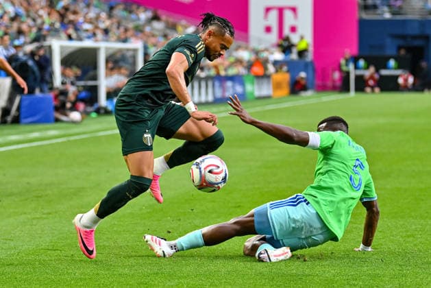 July 16, 2026: Portland Timbers Forward Ariel Lassiter (7) gets away from Seattle Sounders Defender Nouhou (5) during the MLS, Fussball Herren, USA match between Seattle Sounders FC and Portland Timbers FC in Seattle, WA. CSM MLS Soccer 2026: JUL 16 Seattle Sounders FC Vs Portland Timbers FC  - ZUMAc04_ 20260716_zma_c04_137 Copyright: xStevexFaberx