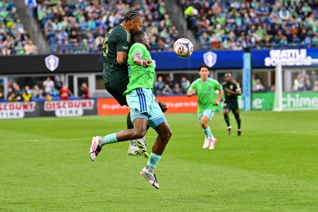 July 16, 2026: Portland Timbers Defender Brandon Bye (5) and Seattle Sounders Defender Nouhou (5) airborne for the ball during the first half of the MLS, Fussball Herren, USA match between Seattle Sounders FC and Portland Timbers FC in Seattle, WA. CSM MLS Soccer 2026: JUL 16 Seattle Sounders FC Vs Portland Timbers FC  - ZUMAc04_ 20260716_zma_c04_140 Copyright: xStevexFaberx