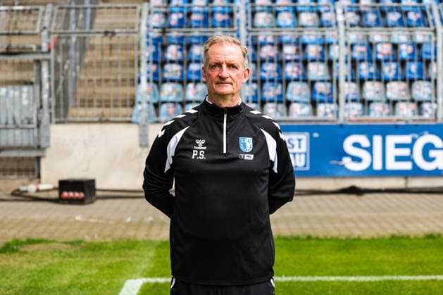 Trainer Petrik Sander, 1. FC Magdeburg - 2. Fussball Bundesliga Porträttermin 2. BL 2026 2027 offizieller Fototermin 1. FC Magdeburg in der Avnet Arena in Magdeburg - Porträt, Portrait, Einzelbild, Deutschland, Fussball, Maenner, GER, 16.07.2026 *** Coach Petrik Sander, 1. FC Magdeburg, 2. Bundesliga, portrait session, 2026–2027 season, official photo shoot, 1. FC Magdeburg at the Avnet Arena in Magdeburg, portrait, individual photo, Germany, soccer, Men, GER, July 16, 2026 Christian Schroedter