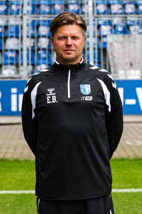 Co-Trainer Erwin Bradasch, 1. FC Magdeburg - 2. Fussball Bundesliga Porträttermin 2. BL 2026 2027 offizieller Fototermin 1. FC Magdeburg in der Avnet Arena in Magdeburg - Porträt, Portrait, Einzelbild, Deutschland, Fussball, Maenner, GER, 16.07.2026 *** Assistant Coach Erwin Bradasch, 1. FC Magdeburg, 2. Bundesliga, portrait session, 2026–2027 season, official photo shoot, 1. FC Magdeburg at the Avnet Arena in Magdeburg, portrait, individual photo, Germany, soccer, Men, GER, July 16, 2026 Christian Schroedter