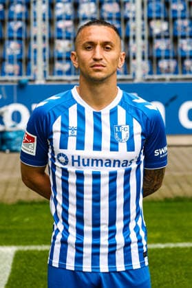Baris Atik, 1. FC Magdeburg - 2. Fussball Bundesliga Porträttermin 2. BL 2026 2027 offizieller Fototermin 1. FC Magdeburg in der Avnet Arena in Magdeburg - Porträt, Portrait, Einzelbild, Deutschland, Fussball, Maenner, GER, 16.07.2026 *** Baris Atik, 1. FC Magdeburg, 2. Bundesliga, portrait session, 2026–2027 season, official photo shoot, 1. FC Magdeburg at the Avnet Arena in Magdeburg, portrait, individual photo, Germany, soccer, Men, GER, July 16, 2026 Christian Schroedter