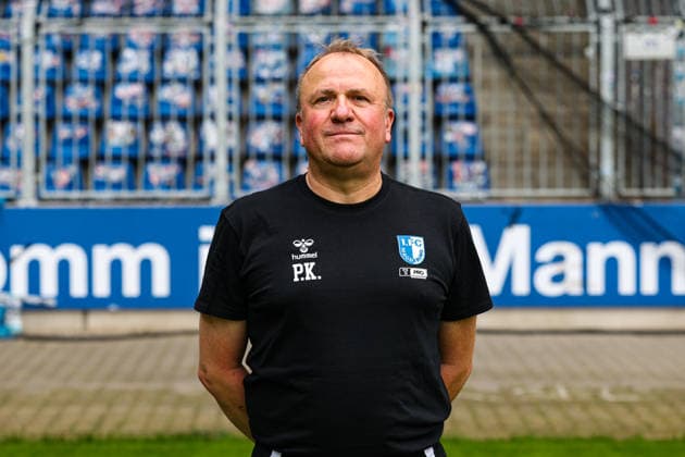 Mannschaftsarzt Dr. Patrick Klein, 1. FC Magdeburg - 2. Fussball Bundesliga Porträttermin 2. BL 2026 2027 offizieller Fototermin 1. FC Magdeburg in der Avnet Arena in Magdeburg - Porträt, Portrait, Einzelbild, Deutschland, Fussball, Maenner, GER, 16.07.2026 *** Team Doctor Dr. Patrick Klein, 1. FC Magdeburg, German Bundesliga, portrait session, 2026–2027 season, official photo shoot, 1. FC Magdeburg at the Avnet Arena in Magdeburg, portrait, individual photo, Germany, soccer, Men, GER, July 16, 2026 Christian Schroedter