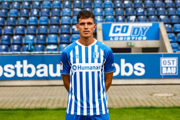 Tobias Müller, 1. FC Magdeburg - 2. Fussball Bundesliga Porträttermin 2. BL 2026 2027 offizieller Fototermin 1. FC Magdeburg in der Avnet Arena in Magdeburg - Porträt, Portrait, Einzelbild, Deutschland, Fussball, Maenner, GER, 16.07.2026 *** Tobias Müller, 1. FC Magdeburg, 2. Bundesliga, portrait session, 2026–2027 season, official photo shoot for 1. FC Magdeburg at the Avnet Arena in Magdeburg, portrait, individual photo, Germany, soccer, Men, GER, July 16, 2026 Christian Schroedter