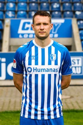 Paul Jaeckel, 1. FC Magdeburg - 2. Fussball Bundesliga Porträttermin 2. BL 2026 2027 offizieller Fototermin 1. FC Magdeburg in der Avnet Arena in Magdeburg - Porträt, Portrait, Einzelbild, Deutschland, Fussball, Maenner, GER, 16.07.2026 *** Paul Jaeckel, 1. FC Magdeburg, 2. Bundesliga, portrait session, 2026–2027 season, official photo shoot, 1. FC Magdeburg at the Avnet Arena in Magdeburg, portrait, individual photo, Germany, soccer, Men, GER, July 16, 2026 Christian Schroedter