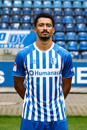 Emmanuel Iyoha 1. FC Magdeburg - 2. Fussball Bundesliga Porträttermin 2. BL 2026 2027 offizieller Fototermin 1. FC Magdeburg in der Avnet Arena in Magdeburg - Porträt, Portrait, Einzelbild, Deutschland, Fussball, Maenner, GER, 16.07.2026 *** Emmanuel Iyoha, 1. FC Magdeburg, 2. Bundesliga, Portrait Session, 2026–2027 Season, Official Photo Session, 1. FC Magdeburg at the Avnet Arena in Magdeburg, Portrait, Single Image, Germany, Soccer, Men, GER, July 16, 2026 Christian Schroedter
