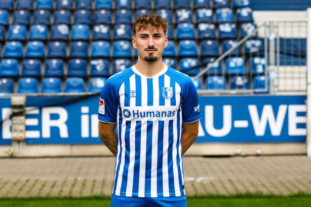 Tony Reitz, 1. FC Magdeburg - 2. Fussball Bundesliga Porträttermin 2. BL 2026 2027 offizieller Fototermin 1. FC Magdeburg in der Avnet Arena in Magdeburg - Porträt, Portrait, Einzelbild, Deutschland, Fussball, Maenner, GER, 16.07.2026 *** Tony Reitz, 1 FC Magdeburg, 2nd Bundesliga, Portrait Session, 2026–2027 Season, Official Photo Session for 1 FC Magdeburg at the Avnet Arena in Magdeburg, Portrait, Single Image, Germany, Soccer, Men, GER, July 16, 2026 Christian Schroedter