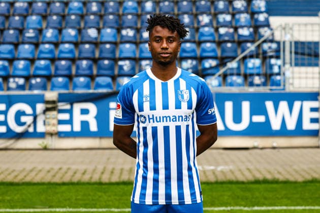 Lubambo Musonda, 1. FC Magdeburg - 2. Fussball Bundesliga Porträttermin 2. BL 2026 2027 offizieller Fototermin 1. FC Magdeburg in der Avnet Arena in Magdeburg - Porträt, Portrait, Einzelbild, Deutschland, Fussball, Maenner, GER, 16.07.2026 *** Lubambo Musonda, 1 FC Magdeburg, 2 Bundesliga, Portrait Session, 2026–2027 Season, Official Photo Session, 1 FC Magdeburg at the Avnet Arena in Magdeburg, Portrait, Single Image, Germany, Soccer, Men, GER, July 16, 2026 Christian Schroedter