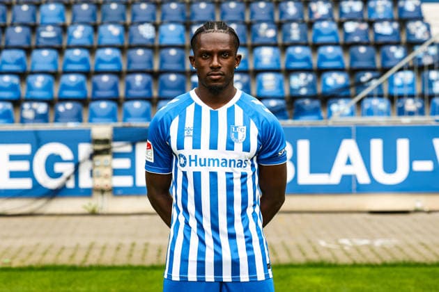 Richmond Tachie, 1. FC Magdeburg - 2. Fussball Bundesliga Porträttermin 2. BL 2026 2027 offizieller Fototermin 1. FC Magdeburg in der Avnet Arena in Magdeburg - Porträt, Portrait, Einzelbild, Deutschland, Fussball, Maenner, GER, 16.07.2026 *** Richmond Tachie, 1 FC Magdeburg 2 Bundesliga Soccer Portrait Session 2026–2027 Official Photo Session for 1 FC Magdeburg at the Avnet Arena in Magdeburg Portrait, Individual Photo, Germany, Soccer, Men, GER, July 16, 2026 Christian Schroedter