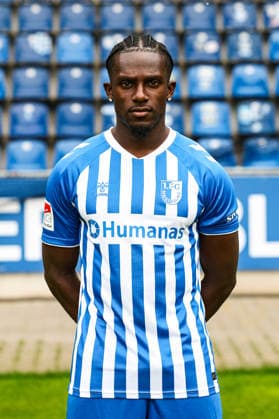 Richmond Tachie, 1. FC Magdeburg - 2. Fussball Bundesliga Porträttermin 2. BL 2026 2027 offizieller Fototermin 1. FC Magdeburg in der Avnet Arena in Magdeburg - Porträt, Portrait, Einzelbild, Deutschland, Fussball, Maenner, GER, 16.07.2026 *** Richmond Tachie, 1 FC Magdeburg 2 Bundesliga Soccer Portrait Session 2026–2027 Official Photo Session for 1 FC Magdeburg at the Avnet Arena in Magdeburg Portrait, Individual Photo, Germany, Soccer, Men, GER, July 16, 2026 Christian Schroedter