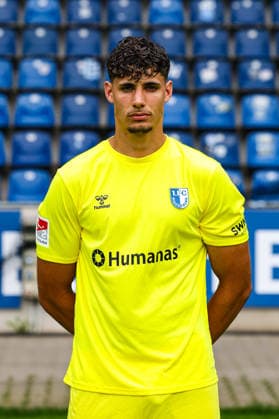 Torwart Robert Kampa, 1. FC Magdeburg - 2. Fussball Bundesliga Porträttermin 2. BL 2026 2027 offizieller Fototermin 1. FC Magdeburg in der Avnet Arena in Magdeburg - Porträt, Portrait, Einzelbild, Deutschland, Fussball, Maenner, GER, 16.07.2026 *** Goalkeeper Robert Kampa, 1 FC Magdeburg, 2. Bundesliga, portrait session, 2026–2027 season, official photo shoot for 1 FC Magdeburg at the Avnet Arena in Magdeburg; portrait, individual photo, Germany, soccer, Men, GER, July 16, 2026 Christian Schroedter