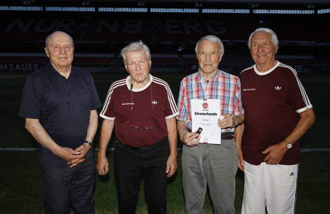 Horst Leupold, Stefan Steff Reisch, Josef Joe Zenger, Heiner Heini Müller, Club-Legenden, Meisterspieler FCN 1961 beim Ehrungsabend 2026 des 1. FCN Dachverein e.V. im Max-Morlock-Stadion. Nürnberg, 16.07.2026 Nürnberg Max Morlock Stadion Bayern D *** Horst Leupold, Stefan Steff Reisch, Josef Joe Zenger, Heiner Heini Müller, Club Legends, FCN 1961 championship players at the 2026 tribute evening hosted by 1 FCN Dachverein e.V. at the Max Morlock Stadium in Nuremberg, July 16, 2026, Nuremberg, Max Morlock Stadium, Bavaria, Germany Copyright: xAgenturxMatthiasxWehnertx xReinhardxZichyx