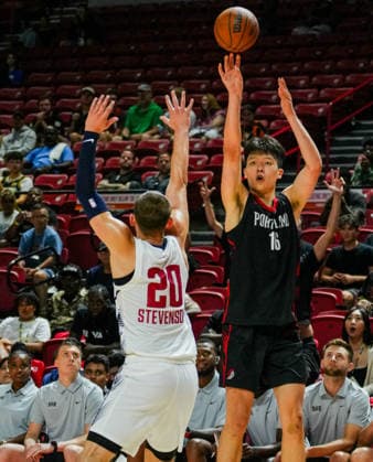 (260717) -- LAS VEGAS, July 17, 2026 -- Yang Hansen (R) of Portland Trail Blazers shoots the ball during the match between Portland Trail Blazers and Denver Nuggets at the 2026 NBA, Basketball Herren, USA Summer League in Las Vegas, the United States, July 16, 2026. (Photo by Xinhua) (SP)U.S.-LAS VEGAS-BASKETBALL-NBA SUMMER LEAGUE-TRAIL BLAZERS VS NUGGETS SunxYuxuan 