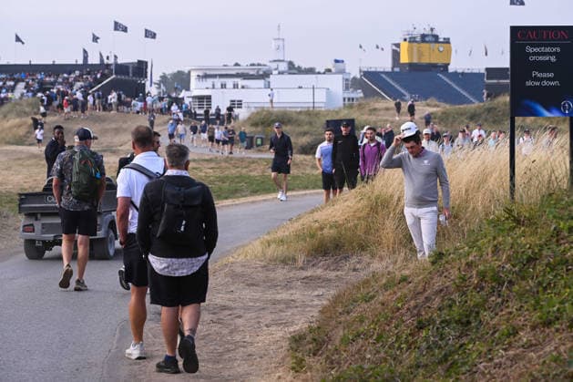 Keegan Bradley (USA) in trouble off the 1st tee as he has to drop onto a walkway and play over the greenskeepers compound 154th Open Golf Championships, Royal Birkdale, Southport, UK - 17 Jul 2026Southport Royal Birkdale United Kingdom  Copyright: xGreigxCowie Shutterstockx 16988294aa