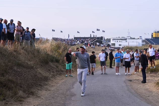 Keegan Bradley (USA) in trouble off the 1st tee as he has to drop onto a walkway and play over the greenskeepers compound 154th Open Golf Championships, Royal Birkdale, Southport, UK - 17 Jul 2026Southport Royal Birkdale United Kingdom  Copyright: xGreigxCowie Shutterstockx 16988294ab