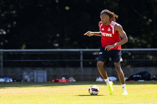 COLOGNE, GERMANY - JULY 16: Elias Bakatukanda (1. FC Koeln) training individually with Leif Frach (Athletics Coach 1. FC Koeln) during a training session of season 2026 27 at Geissbockheim on July 16, 2026 in Cologne, Germany. North Rhine Westphalia Germany Copyright: xSteffiexWunderlx