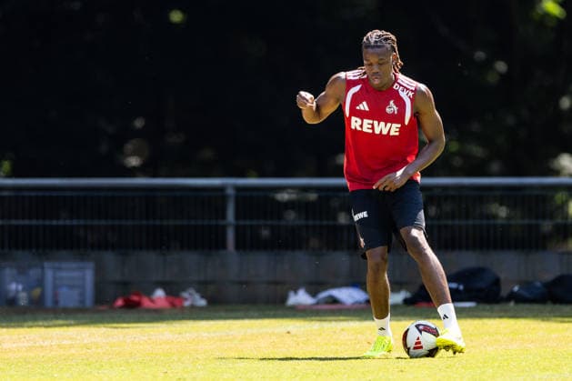COLOGNE, GERMANY - JULY 16: Elias Bakatukanda (1. FC Koeln) training individually with Leif Frach (Athletics Coach 1. FC Koeln) during a training session of season 2026 27 at Geissbockheim on July 16, 2026 in Cologne, Germany. North Rhine Westphalia Germany Copyright: xSteffiexWunderlx