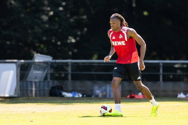 COLOGNE, GERMANY - JULY 16: Elias Bakatukanda (1. FC Koeln) training individually with Leif Frach (Athletics Coach 1. FC Koeln) during a training session of season 2026 27 at Geissbockheim on July 16, 2026 in Cologne, Germany. North Rhine Westphalia Germany Copyright: xSteffiexWunderlx